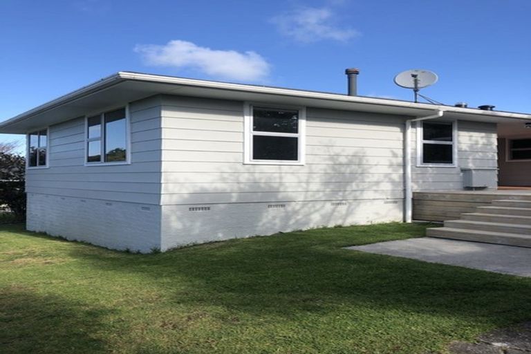 Photo of property in 83 Riversdale Drive, Merrilands, New Plymouth, 4312