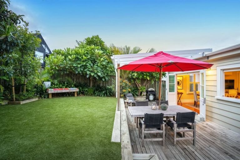 Photo of property in 18a Richmond Avenue, Northcote Point, Auckland, 0627