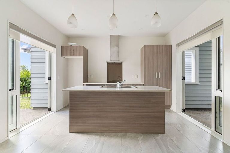 Photo of property in 75 Grove Road, Papakura, 2110