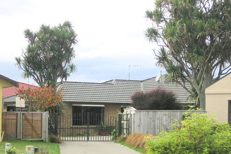 Photo of property in 10 Santa Teresa Court, Paraparaumu Beach, Paraparaumu, 5032