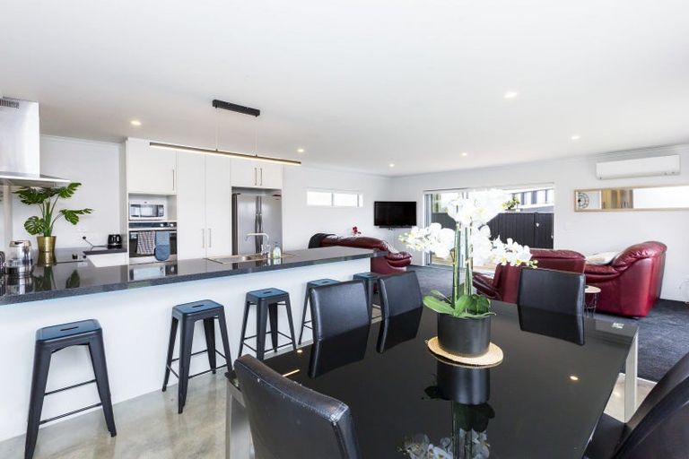 Photo of property in 14 Passchendaele Grove, Trentham, Upper Hutt, 5018