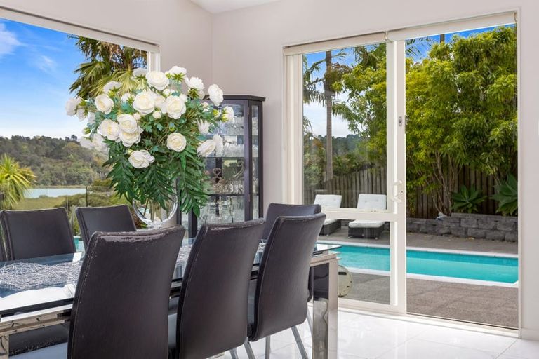 Photo of property in 29 Schopolo Place, Schnapper Rock, Auckland, 0632