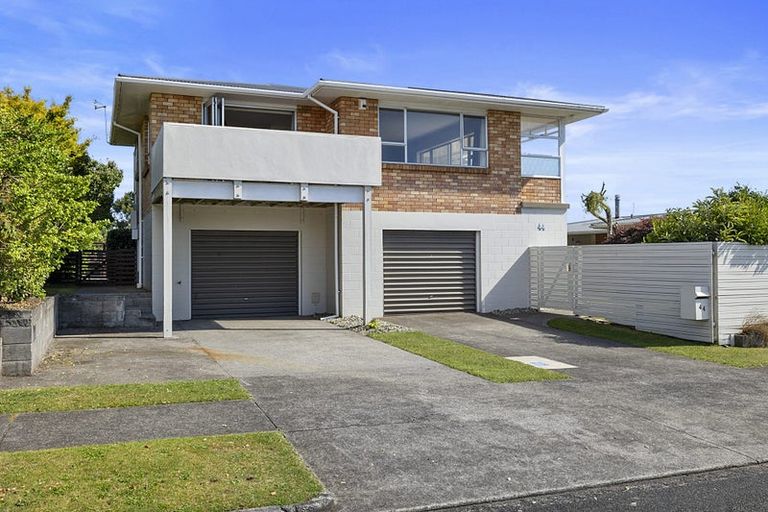 Photo of property in 44 Nevada Drive, Merrilands, New Plymouth, 4312