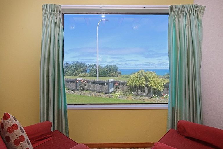 Photo of property in 6 Halse Place, Opunake, 4616