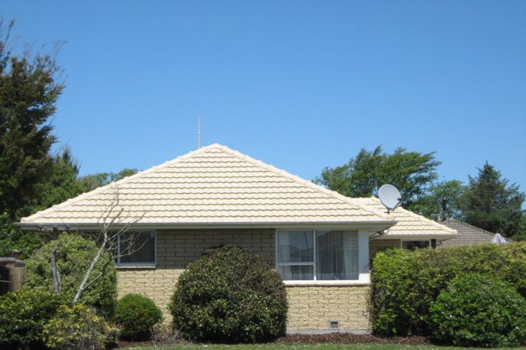 Photo of property in 82 Farquhars Road, Redwood, Christchurch, 8051