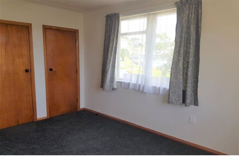 Photo of property in 35 Cornwall Crescent, Cannons Creek, Porirua, 5024