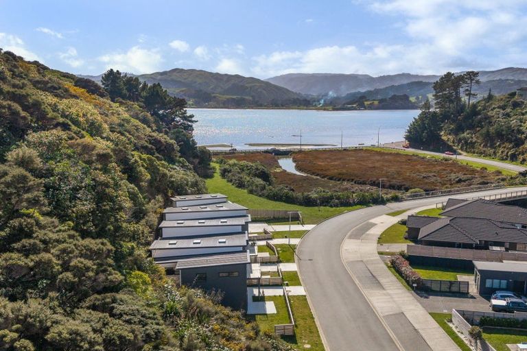 Photo of property in 8 Tradewinds Drive, Whitby, Porirua, 5024