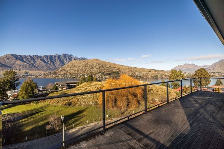 Photo of property in 2 Quartz Rise, Queenstown, 9300