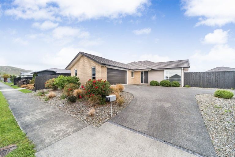 Photo of property in 9 Mediterranean Grove, Fitzherbert, Palmerston North, 4410