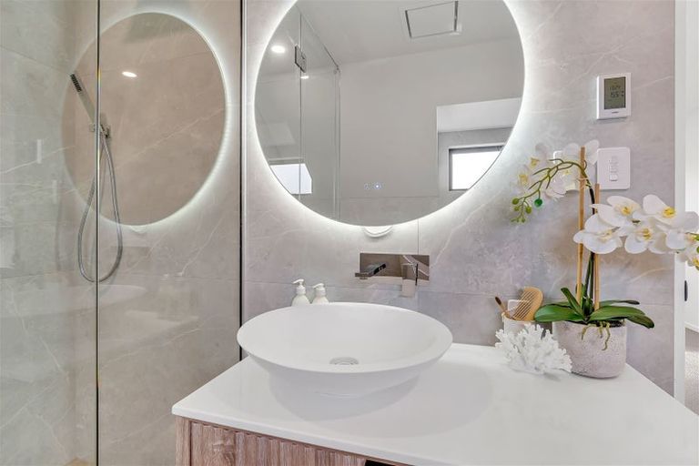 Photo of property in 2/15 Wai-iti Terrace, Burnside, Christchurch, 8053