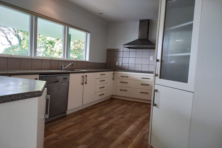 Photo of property in 80 Beechdale Crescent, Pakuranga Heights, Auckland, 2010