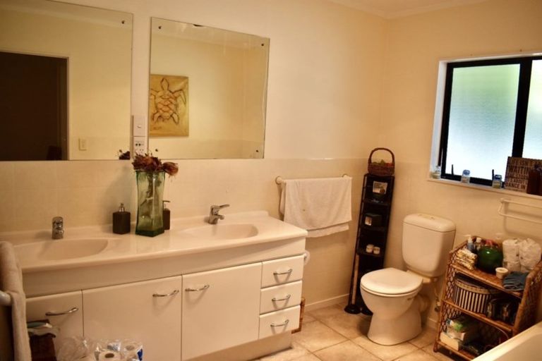 Photo of property in 12 Renata Road, Otaki, 5512