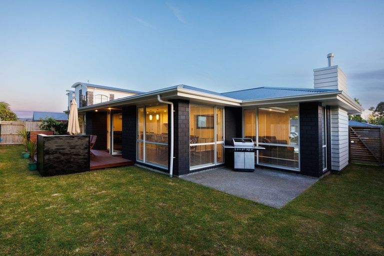 Photo of property in 15 Freedom Drive, Kelvin Grove, Palmerston North, 4414