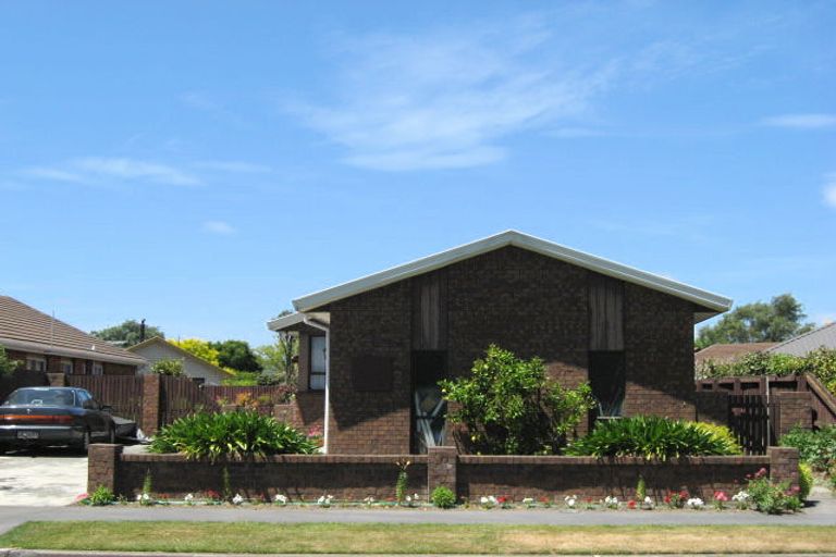 Photo of property in 16 Geraldo Place, Russley, Christchurch, 8042