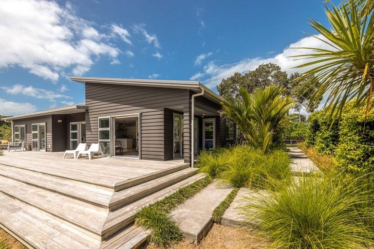 Photo of property in 19 Sea View Road, Ostend, Waiheke Island, 1081