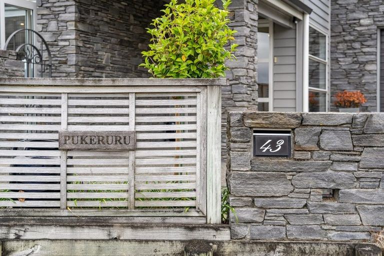 Photo of property in 43 Seymour Grove, Kingsley Heights, Upper Hutt, 5018