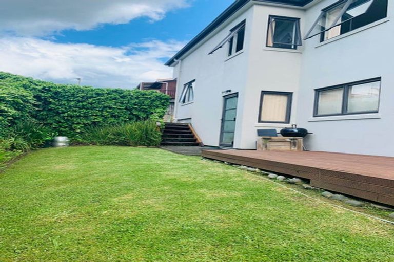 Photo of property in 2/890 East Coast Road, Northcross, Auckland, 0630