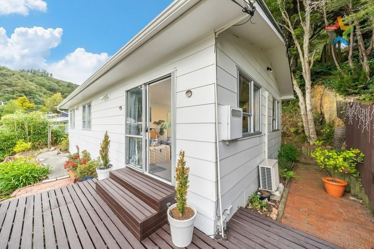 Photo of property in 4 John Street, Stokes Valley, Lower Hutt, 5019