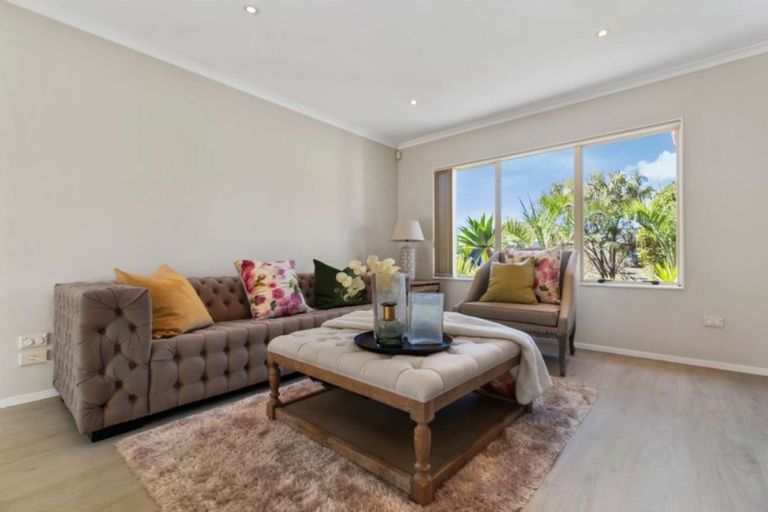 Photo of property in 12 Tington Avenue, Wattle Downs, Auckland, 2103