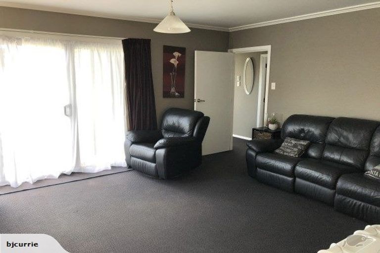 Photo of property in 16 Aspiring Avenue, Milson, Palmerston North, 4414