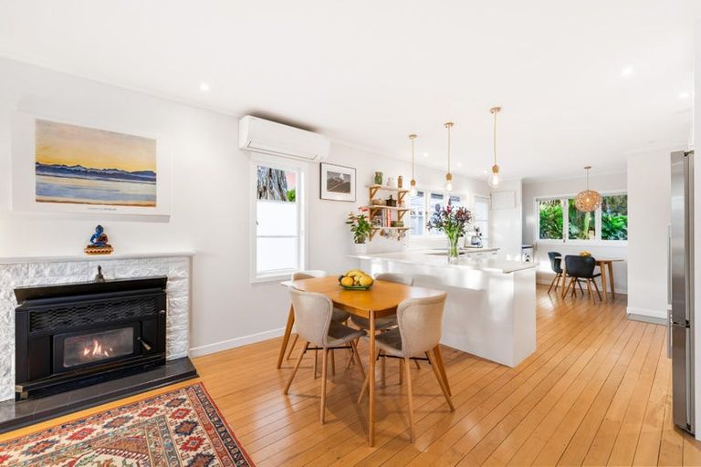 Photo of property in 9 Devon Street, Te Atatu South, Auckland, 0610
