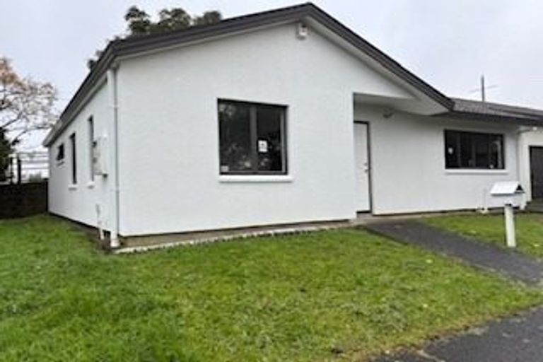 Photo of property in 3/17 Neta Grove, Henderson, Auckland, 0612