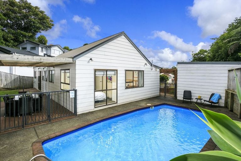 Photo of property in 11 Squirrel Lane, Browns Bay, Auckland, 0630