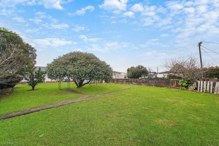 Photo of property in 136 Rathgar Road, Henderson, Auckland, 0610