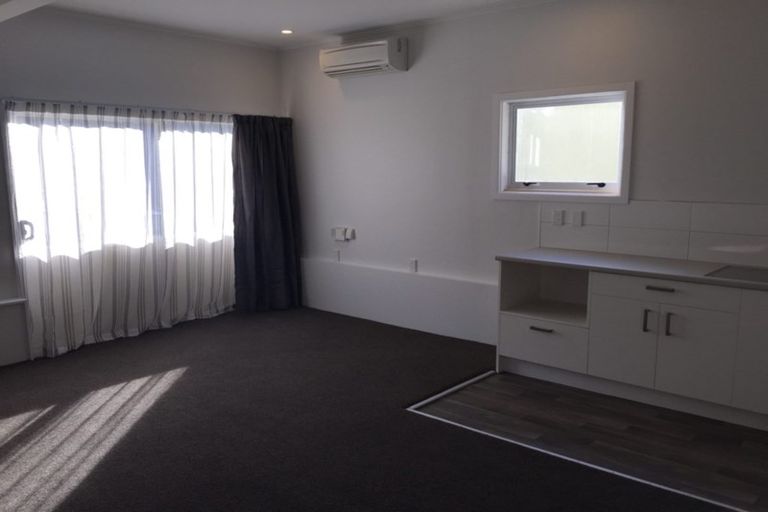 Photo of property in 23 Coote Road, Bluff Hill, Napier, 4110