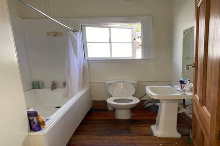 Photo of property in 37 Raroa Road, Kelburn, Wellington, 6012