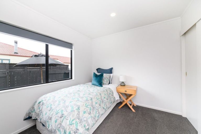 Photo of property in 42 Dalfield Place, Highbury, Palmerston North, 4412