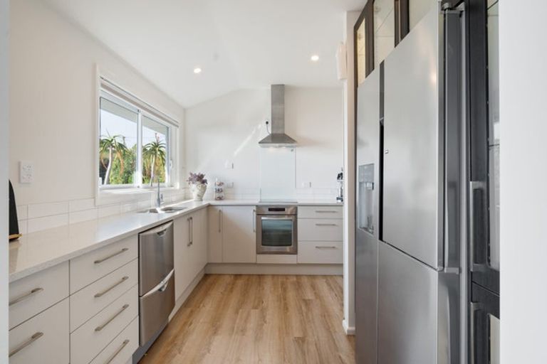 Photo of property in 14 Saint Andrews Hill Road, Mount Pleasant, Christchurch, 8081