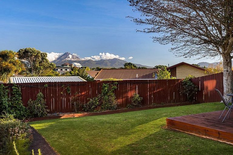 Photo of property in 24 Tiverton Crescent, Whalers Gate, New Plymouth, 4310