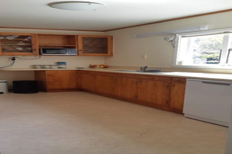 Photo of property in 41 Seaton Road, Murrays Bay, Auckland, 0630