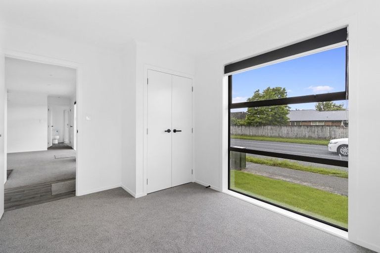 Photo of property in 1/2 Searancke Place, Fairfield, Hamilton, 3214