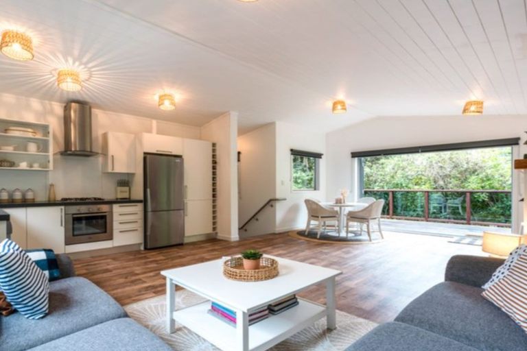 Photo of property in 17 Glen Brook Road, Omiha, Waiheke Island, 1081