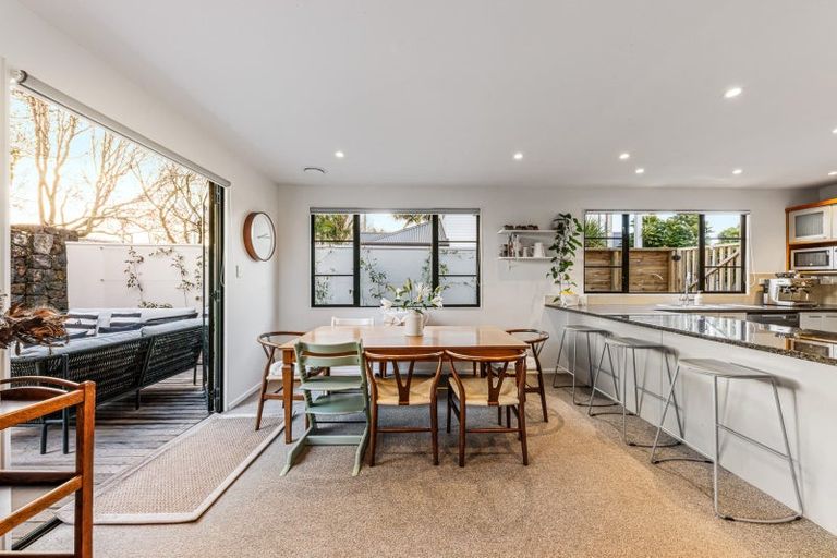 Photo of property in 49a Dignan Street, Point Chevalier, Auckland, 1022