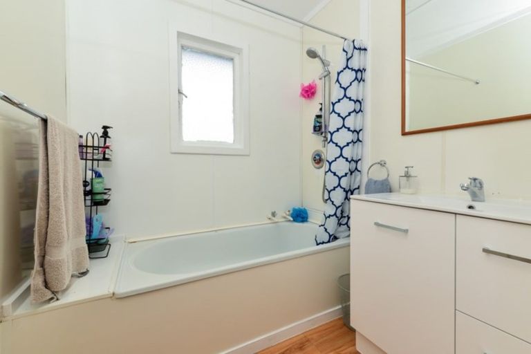 Photo of property in 10 Wingate Street, Bader, Hamilton, 3206