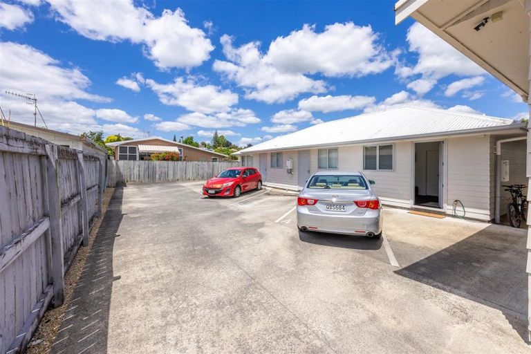 Photo of property in 12 Crescent Court, Melville, Hamilton, 3206
