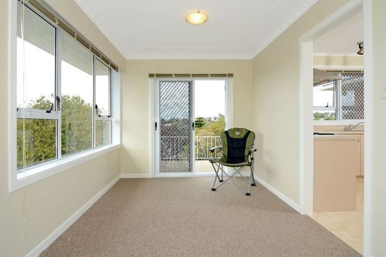 Photo of property in 44 Fowler Street, Northcote, Auckland, 0627