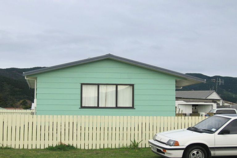Photo of property in 8 Spackman Crescent, Paraparaumu, 5032