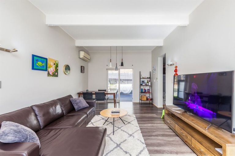 Photo of property in 1/612 Beach Road, Browns Bay, Auckland, 0630