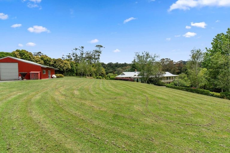 Photo of property in 3 Daphne Harden Lane, Paremoremo, Auckland, 0632