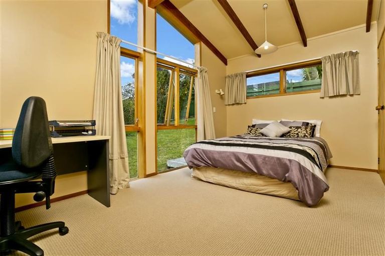 Photo of property in 18 Lingham Crescent, Torbay, Auckland, 0630