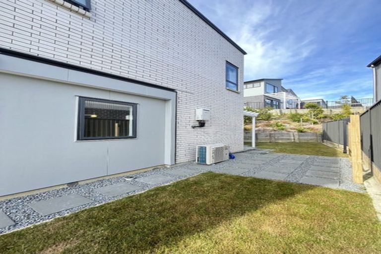 Photo of property in 11 Koreke Close, Kenepuru, Porirua, 5022