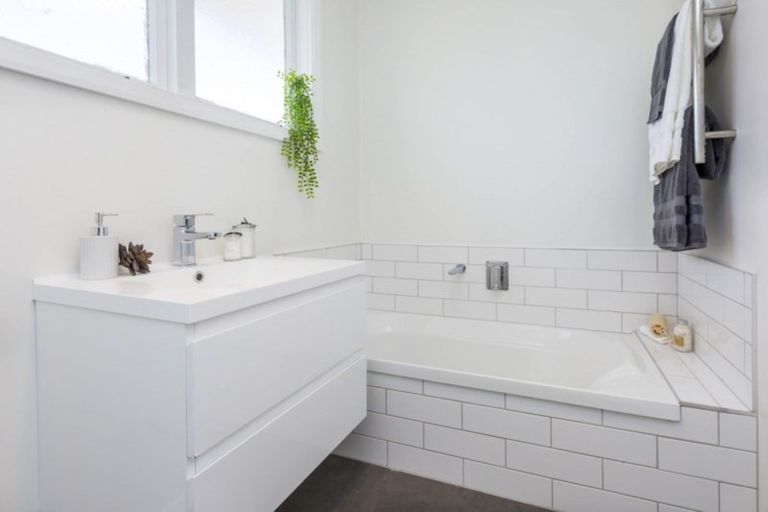 Photo of property in 30a Exchange Street, Ebdentown, Upper Hutt, 5018