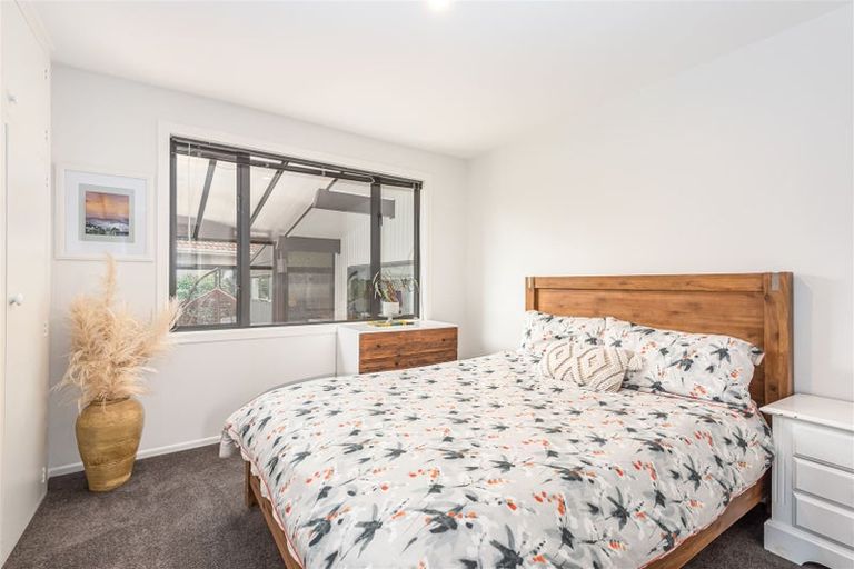Photo of property in 16 Bucknell Street, Sockburn, Christchurch, 8042
