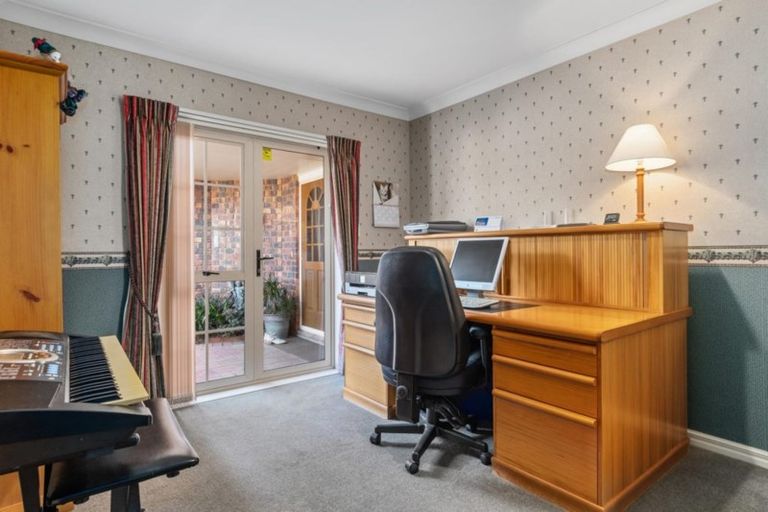 Photo of property in 5 Buckingham Place, Bethlehem, Tauranga, 3110