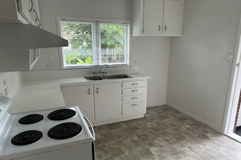 Photo of property in 3/2 Tobruk Crescent, Milford, Auckland, 0620