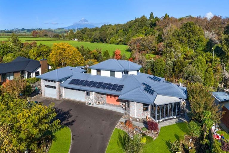 Photo of property in 520 Manutahi Road, Lepperton, New Plymouth, 4373